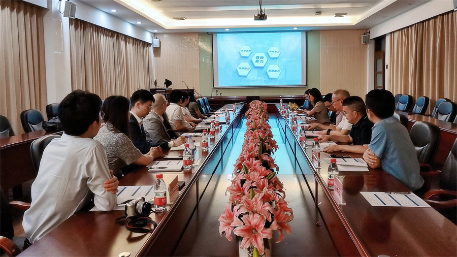 双方共同观看太阳成集团tyc41183宣传视频.jpg