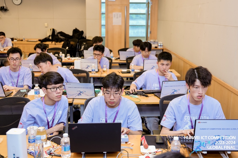 14.2024年华为ICT大赛全球赛比赛现场照片.jpg