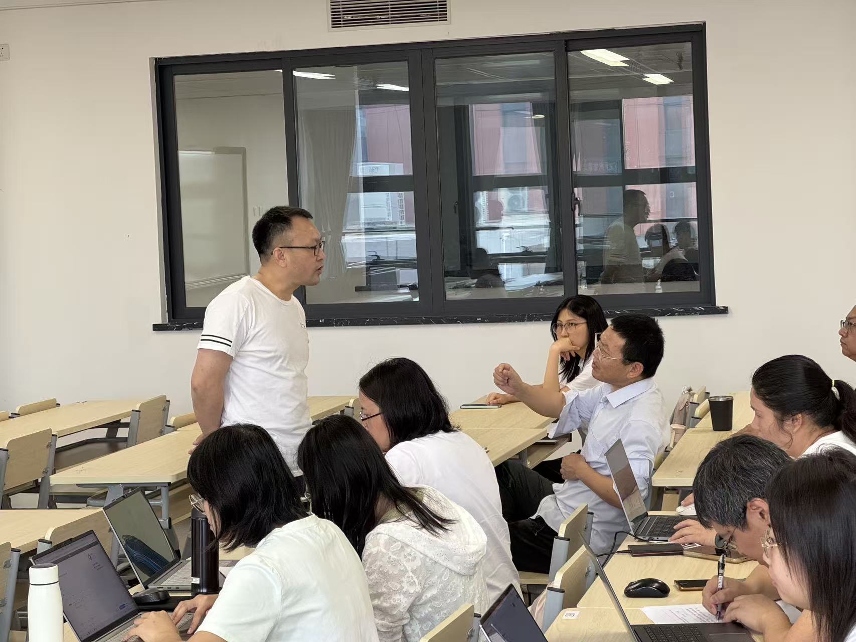 图5-1 交流互动.jpg